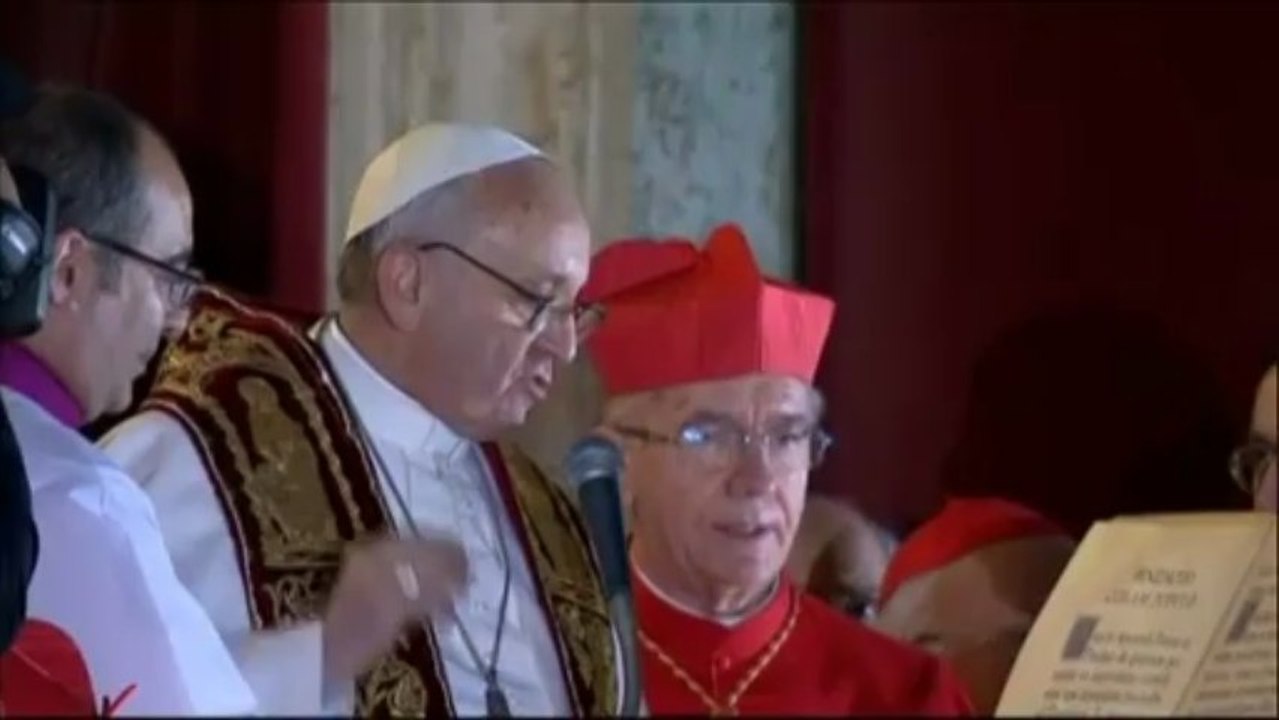 Le nouveau pape François s'adresse aux fidèles du Vatican