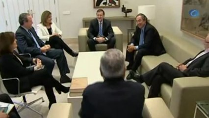Rajoy lanza un mensaje de confianza en la economía, arropado por agentes sociales