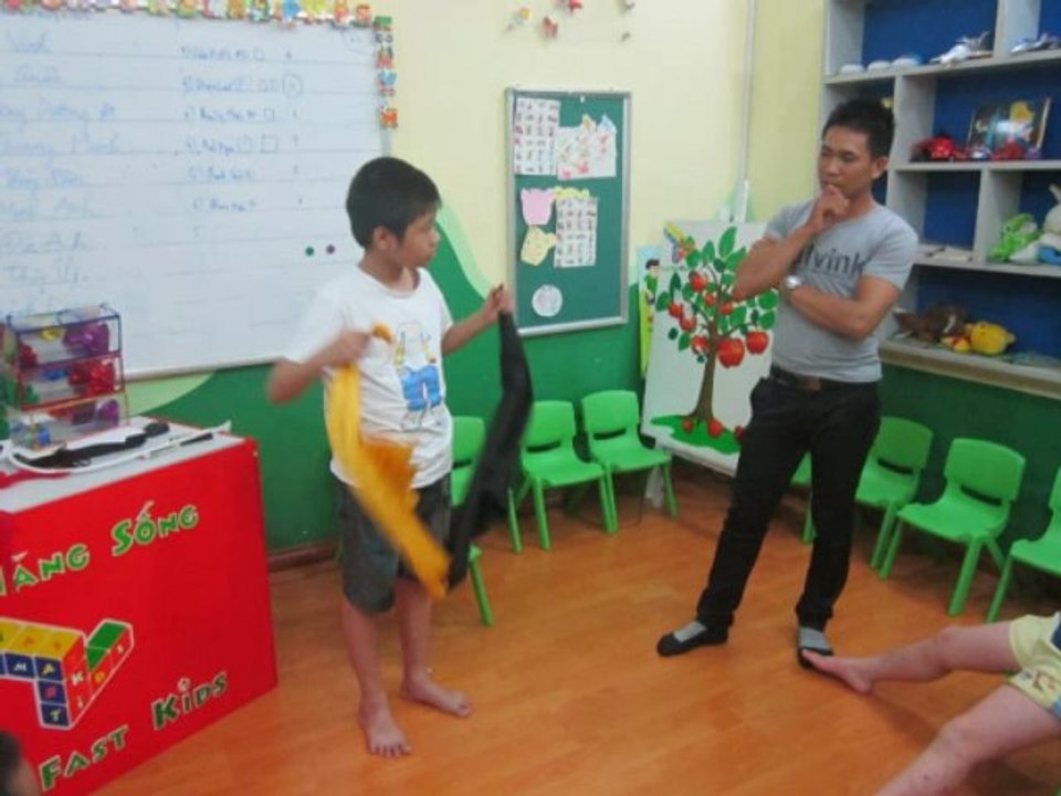 Tham quan lớp học trờ thành ảo thuật gia SmartFastKids.com