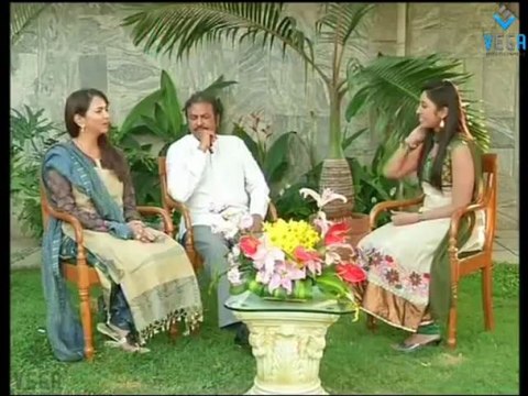 Lakshmi Prasanna & Mohan Babu On Gundello Godari 02