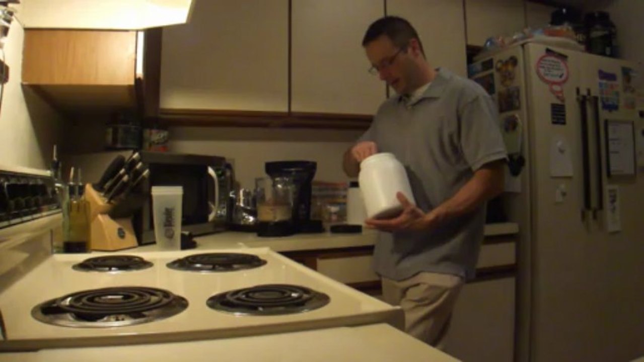 Adult Fitness: How I make my Shakeology! (PB Reese's version)