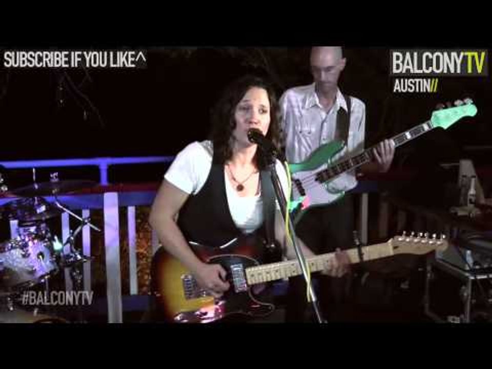TARA CRAIG - DRINKING REDEMPTION (BalconyTV)