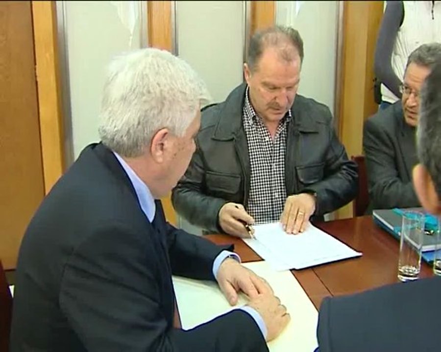 Μαζί με τον Θ.Τσαυτάρη η υπογραφή για ένα απο τ...