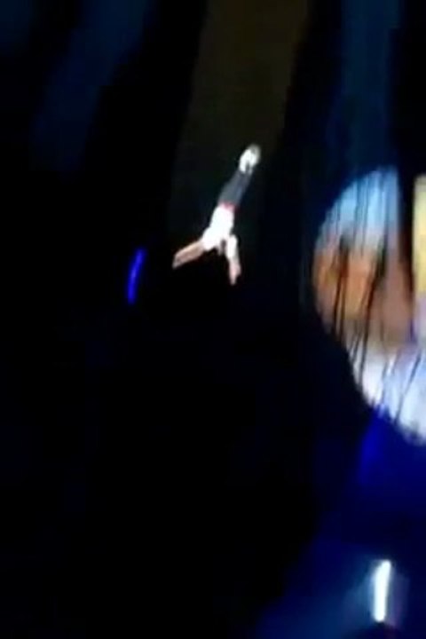 Acrobate chute de 26 mètres (AME SENSIBLE S'ABSTENIR)