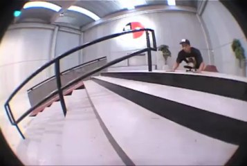 Un skateur sans jambes