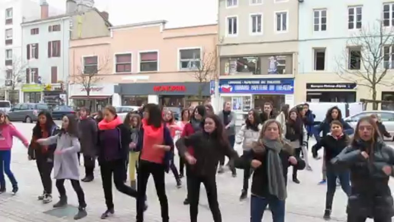 Flash Mob place comédie journée de la femme 1