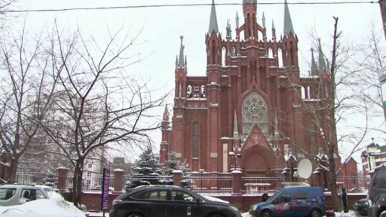 Russian Catholic believers welcome Pope Francis
