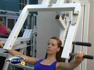 Ejercicio de musculacion para pecho, Empujes en máquina