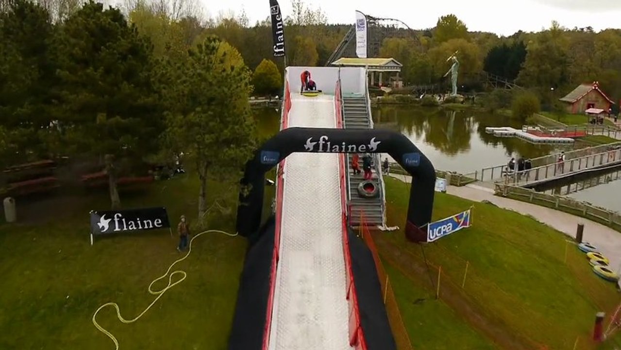 Tous en piste - Parc Astérix - Vue aérienne - Helicam