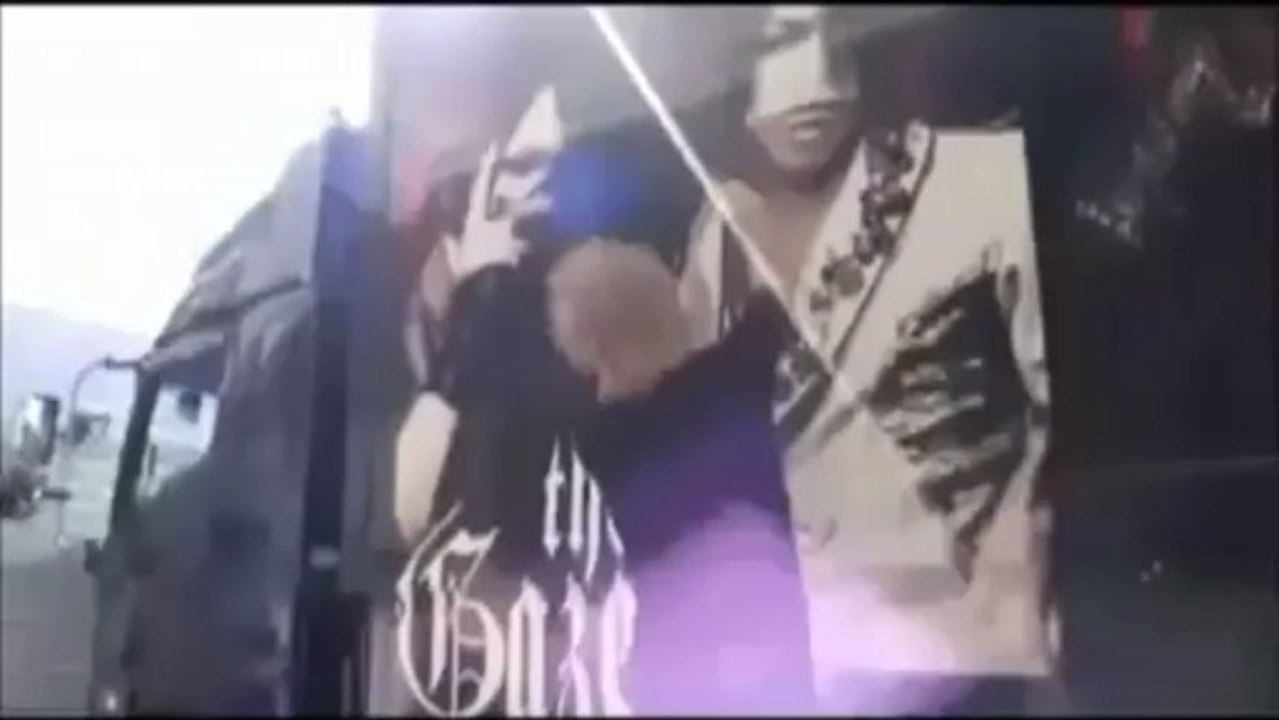 The GazettE~SIGNATURE ON THE BUS