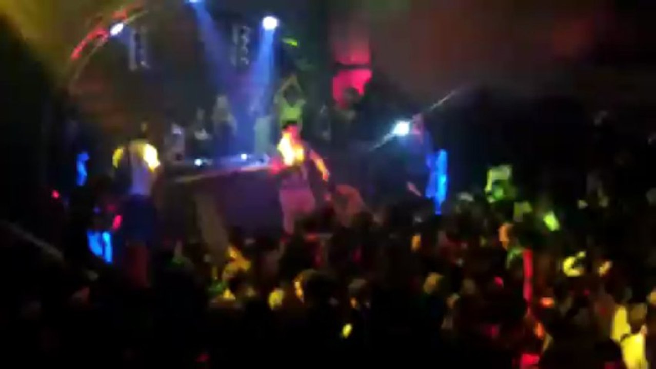 Viva la Fiesta - Sak Noel - Loca People