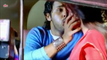 cute scene between nitin and genelia- jeene do