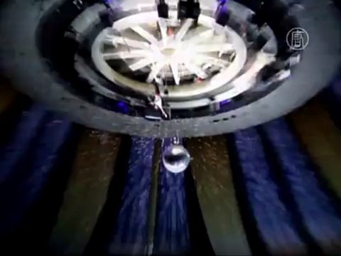 Москва: акробат упал на манеж вниз головой