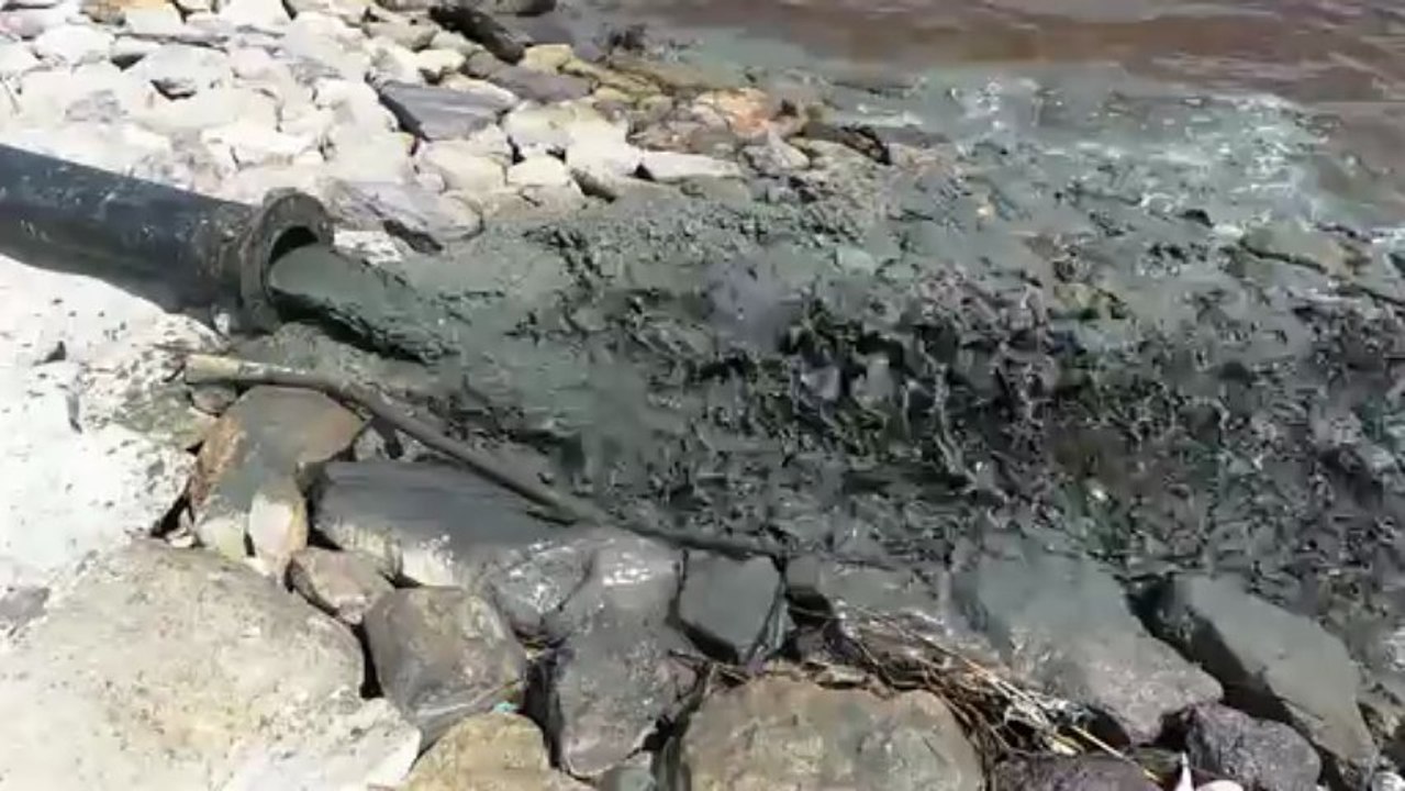 pompa pasir dengan excavator amphibi