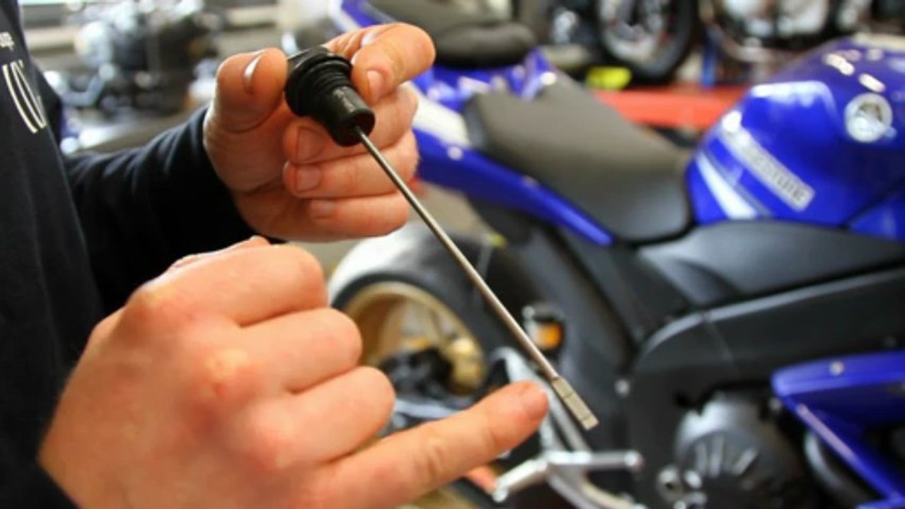 Faire la vidange de sa moto - Moto Revue