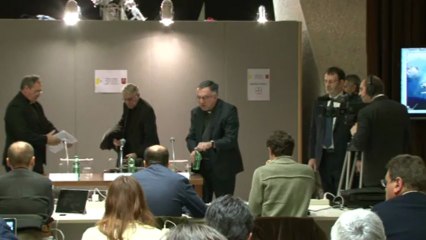 Vaticano rebate críticas ao papa por ditadura argentina