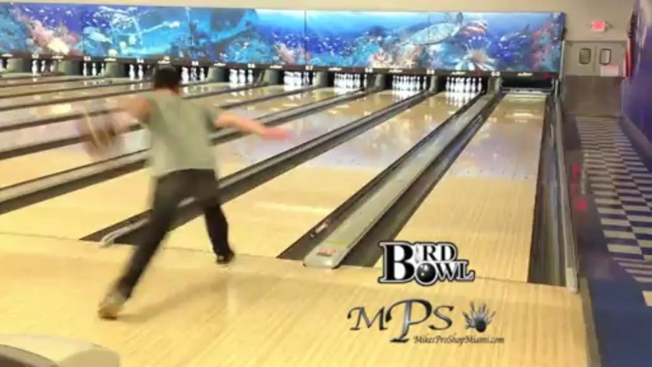 11 strikes en 1 minute au bowling