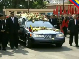 Féretro del Comandante Hugo Chávez ingresa al Cuartel de la Montaña