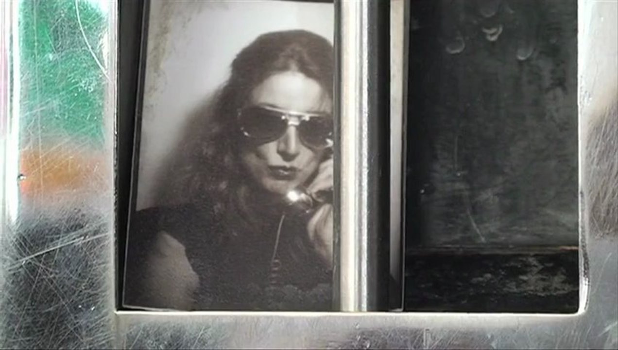 Autoportrait Céline Joly / Sans canapé fixe