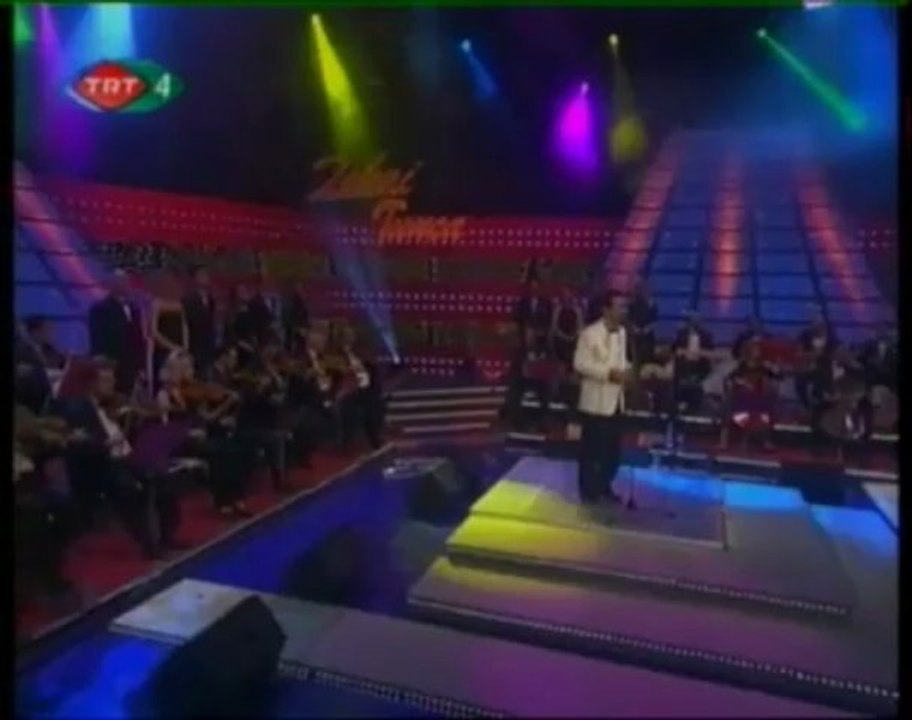 ZEKAİ TUNCA -- Gözyaşımda Saklısın ( Git Gidebilirsen )