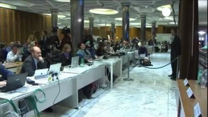 Smentita del Vaticano sui presunti legami del papa con...