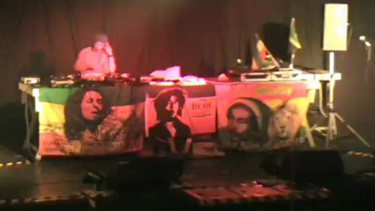 SUGA ROY & CONRAD CRISTAL + IRIE ITES + LIFE & CREATION SOUND MOLODOI 8/04/2007 Part.1/5