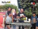 صهيب احد افراد امن مكتب الارشاد اللى هيرسم حاجة هفصل دماغة عن جسمة وهحط الجزمة فى بقه لوحدى .. فيديوهات مجمعة لما حدث اليوم امام مكتب الارشاد من ضرب وسحل النشطاء والصحفيين