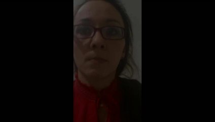 Karine sait toucher son nez avec sa langue