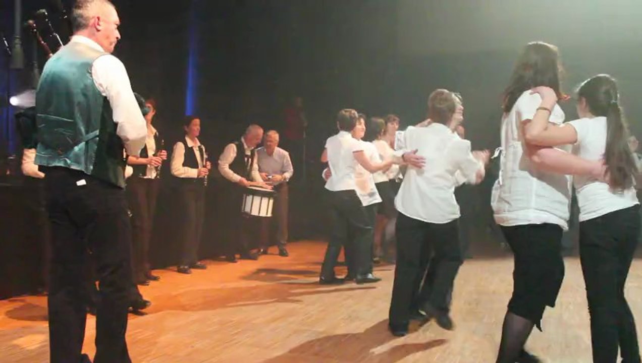 L'hirondelle - Scottish par la Kevrenn Bro Glaz