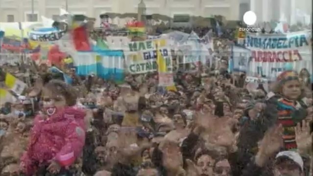 Themes of mercy and forgiveness at Pope's first Angelus...