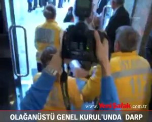 Olağanüstü Genel Kurulu'nda gazeteciyi darp ettiler