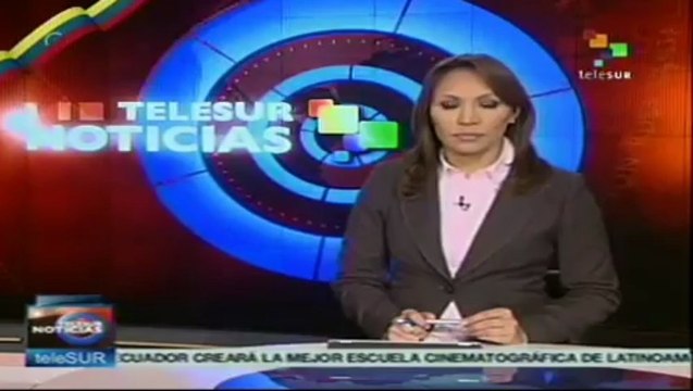 Jóvenes ecuatorianos pintan murales de Hugo Chávez en Quito