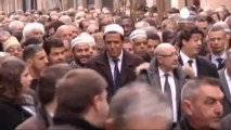 En France, 3 000 personnes rendent hommage aux victimes...
