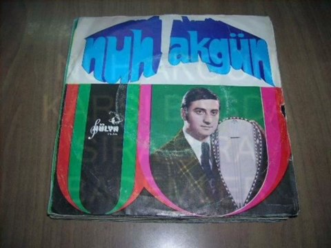 NUH AKGÜN KARŞI BAĞDA SIRA SIRA BADEMLER