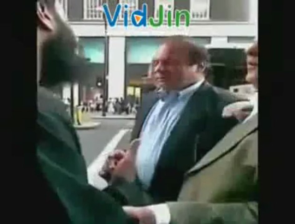 Nawaz Sharif Insulted in London Street By a Comman Pakistani Man