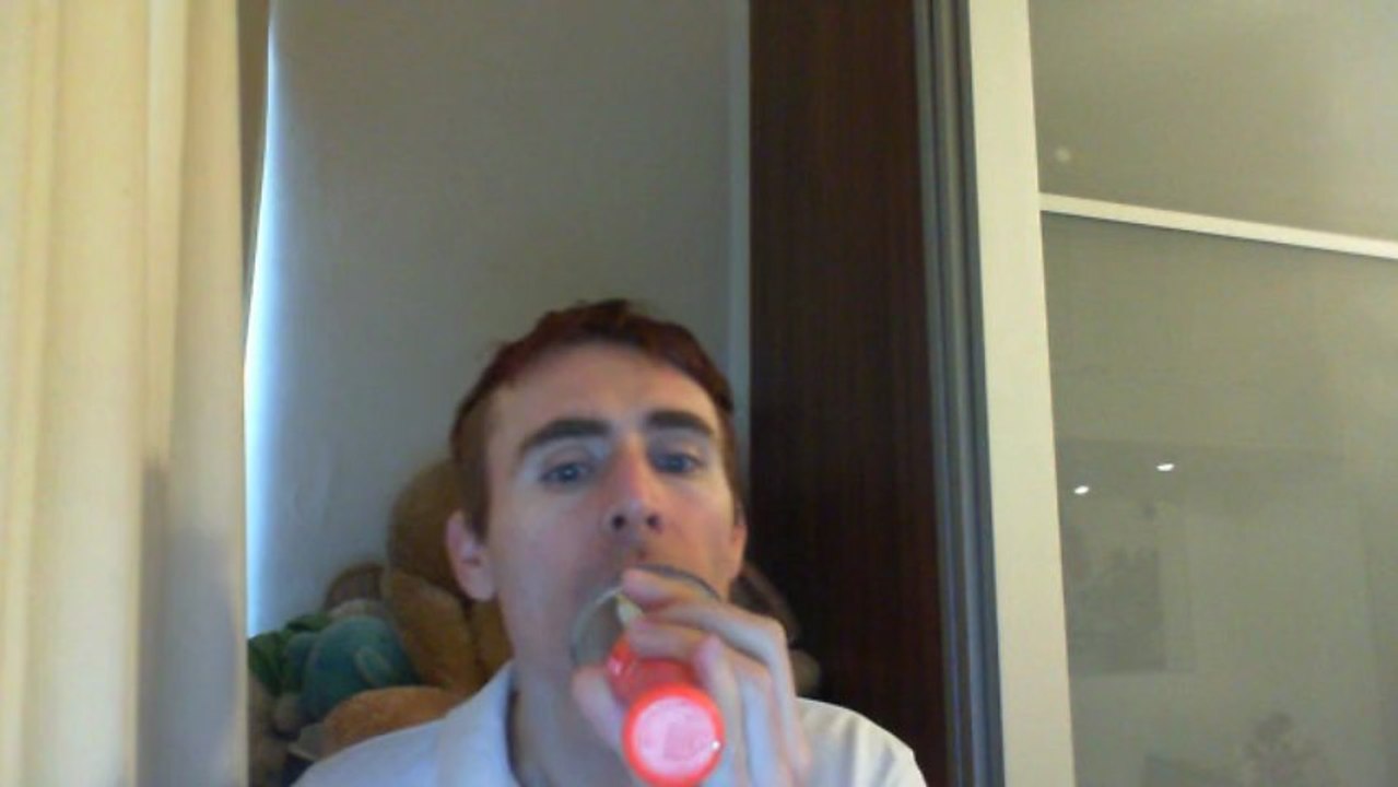 Wiwi égratigne "city lights" de Matthew Raymond Barker