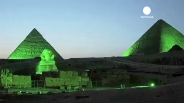 San Patrizio d'Irlanda tinge di verde decine di...