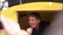 Hasselhoff a Berlino per proteggere il muro di cui...