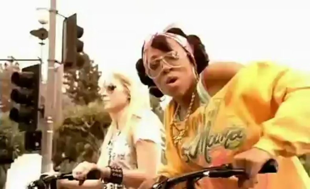 Avril Lavigne ft Lil Mama - Girlfriend.pv