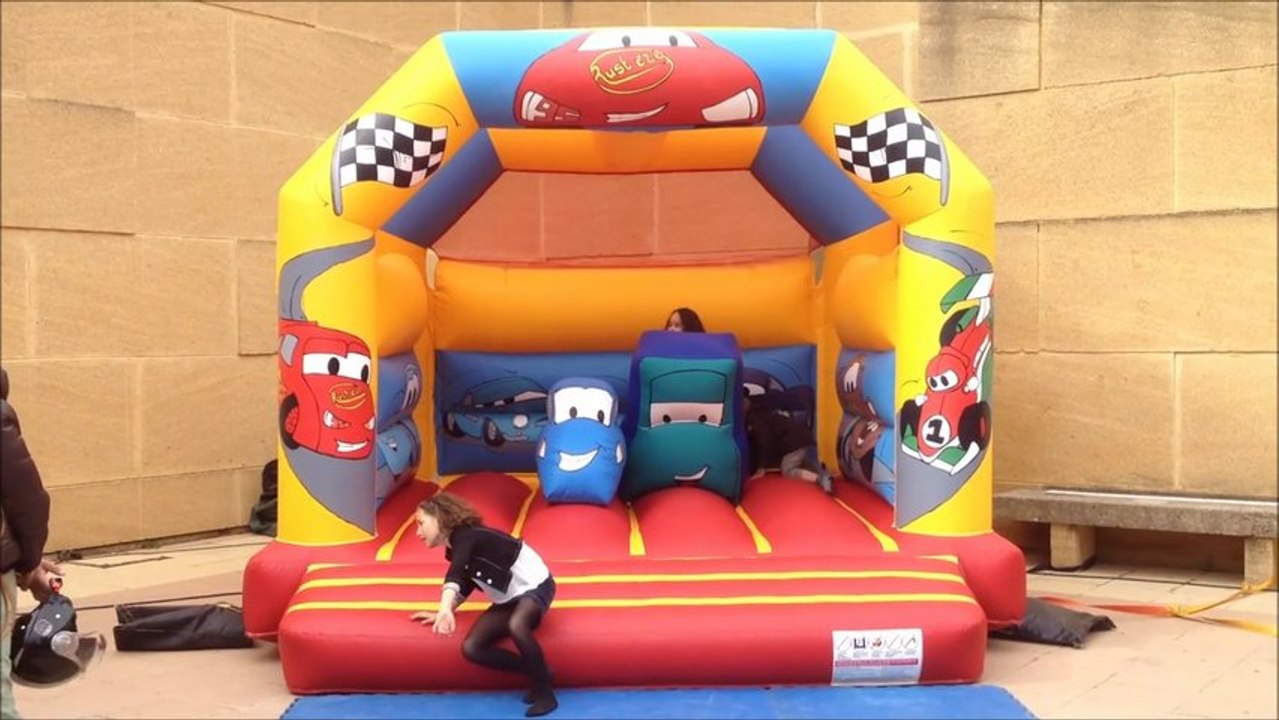 le château gonflable CARS