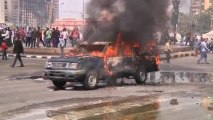 Cairo protesters set police truck ablaze