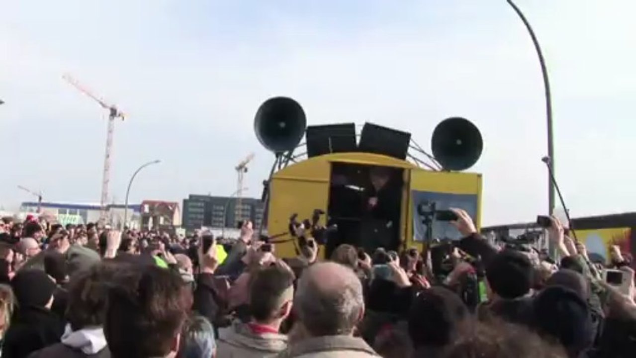 David Hasselhoff kämpft für die Berliner Mauer
