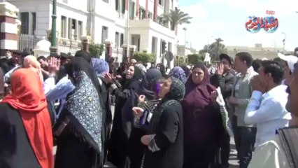 أهالى الدويقة يتظاهرون أمام محافظة القاهرة