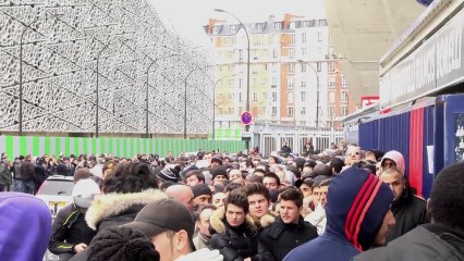 PSG : le Parc des Princes pris d'assaut par les supporters !