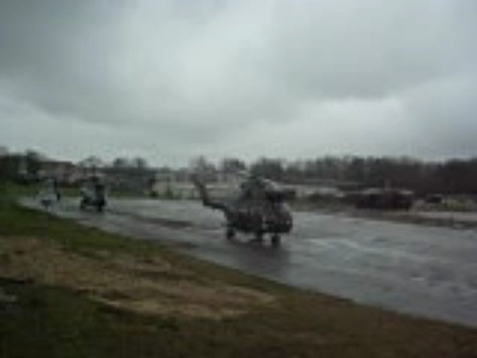 décollage d'un hélicoptère puma de l'armée française