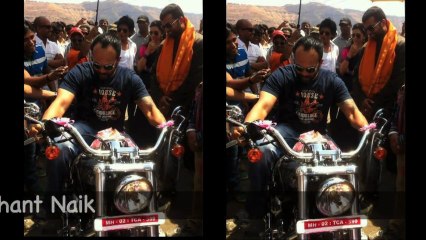 Shahrukh Khan Gifts Ed Hardy Bike To Rohit Shetty- PICTURES