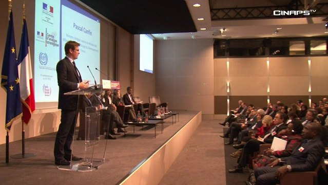 Centre d'Analyse Stratégique - Entendre la protection sociale dans la mondialisation : défis et réponses - Régulation du marché du travail et croissance inclusive