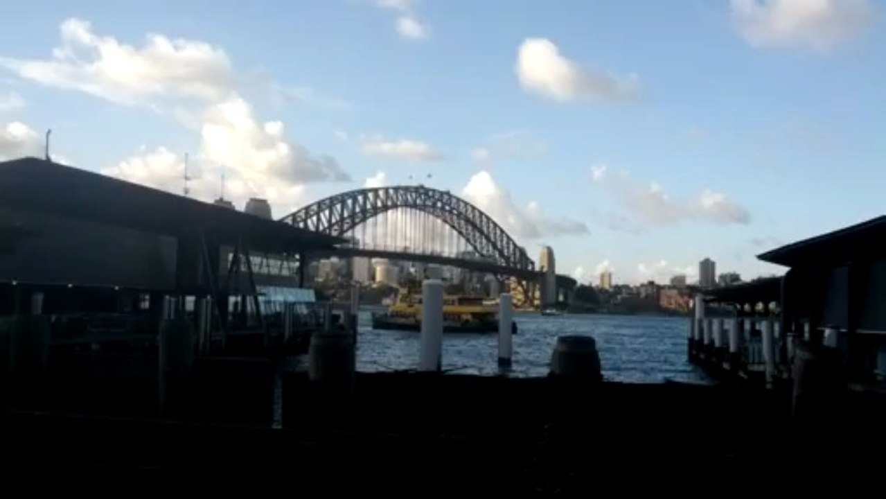 Beautiful music close to Harbour bridge
