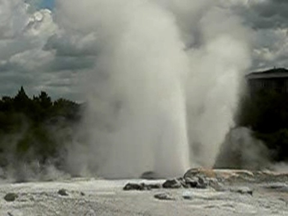 nelle-zelande-rotorua-geyser