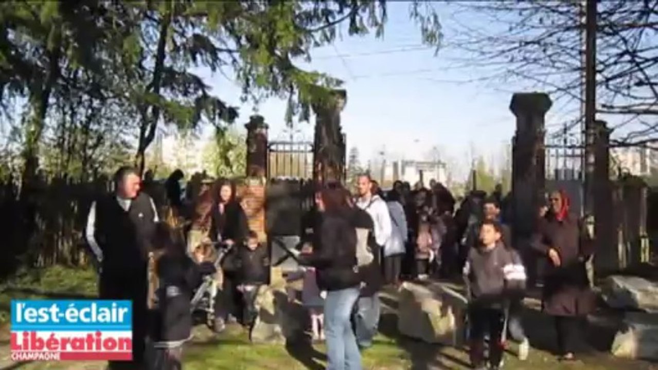 Chasse aux oeufs dans le parc des Moulins